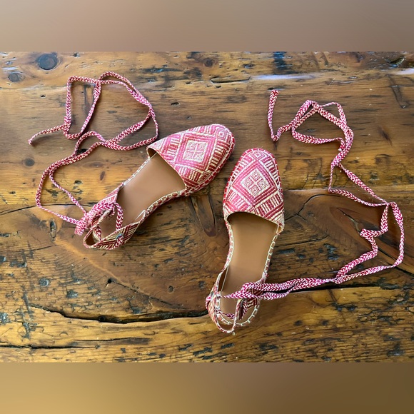 Pair of brand new ASOS Design woven espadrilles red US 8 - Picture 1 of 6